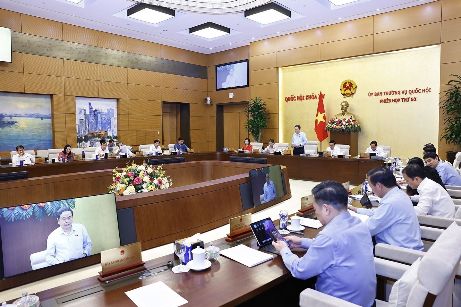 10月24日早间新闻：国会开始执行人事工作流程