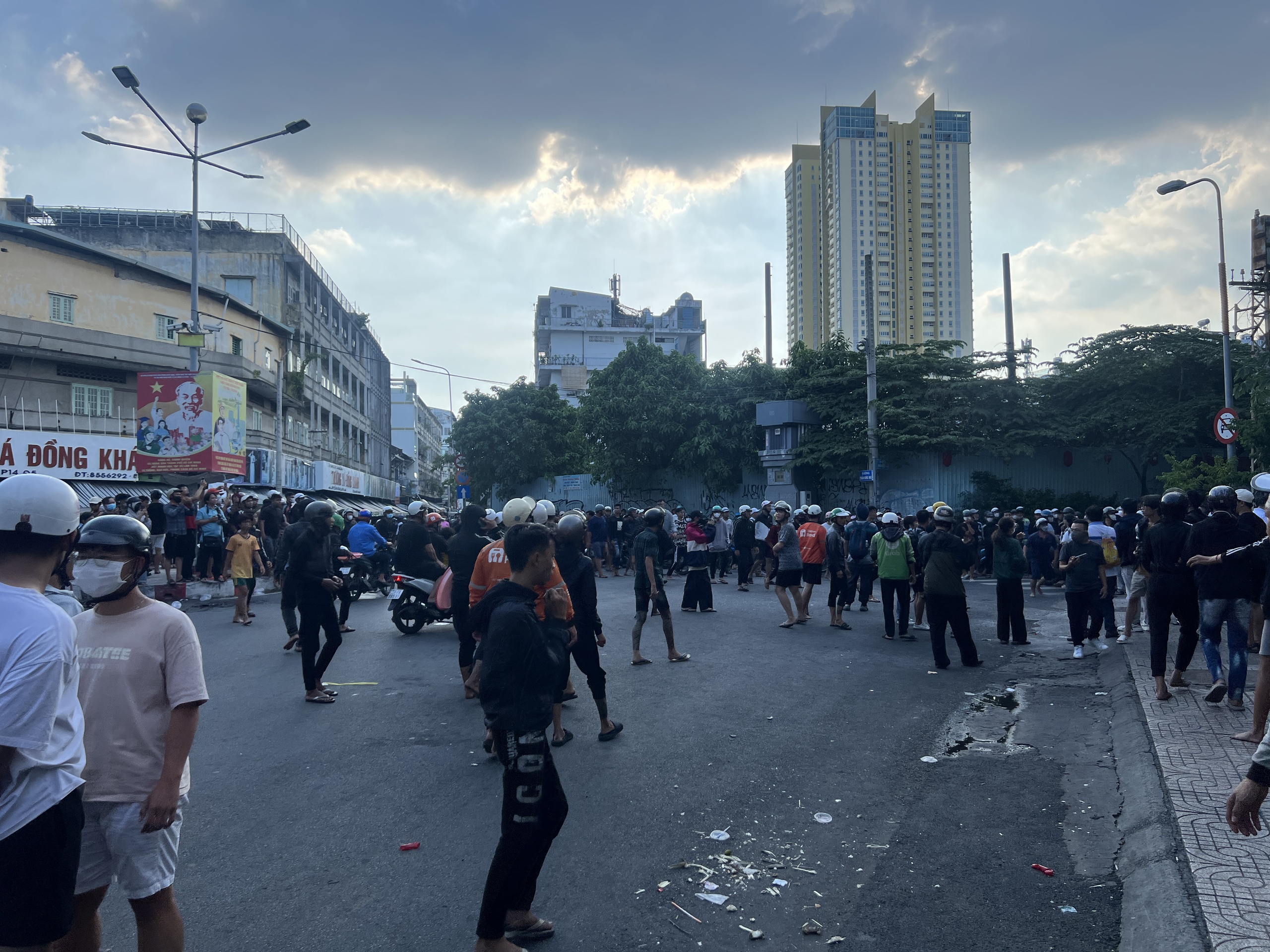 一些地方抢祭品如同'抢劫'