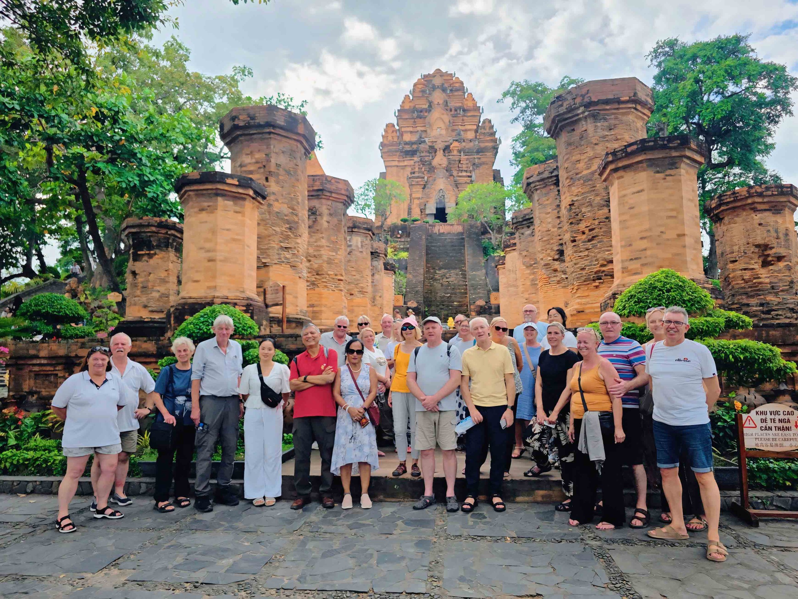 旅游业在风雨中加速发展