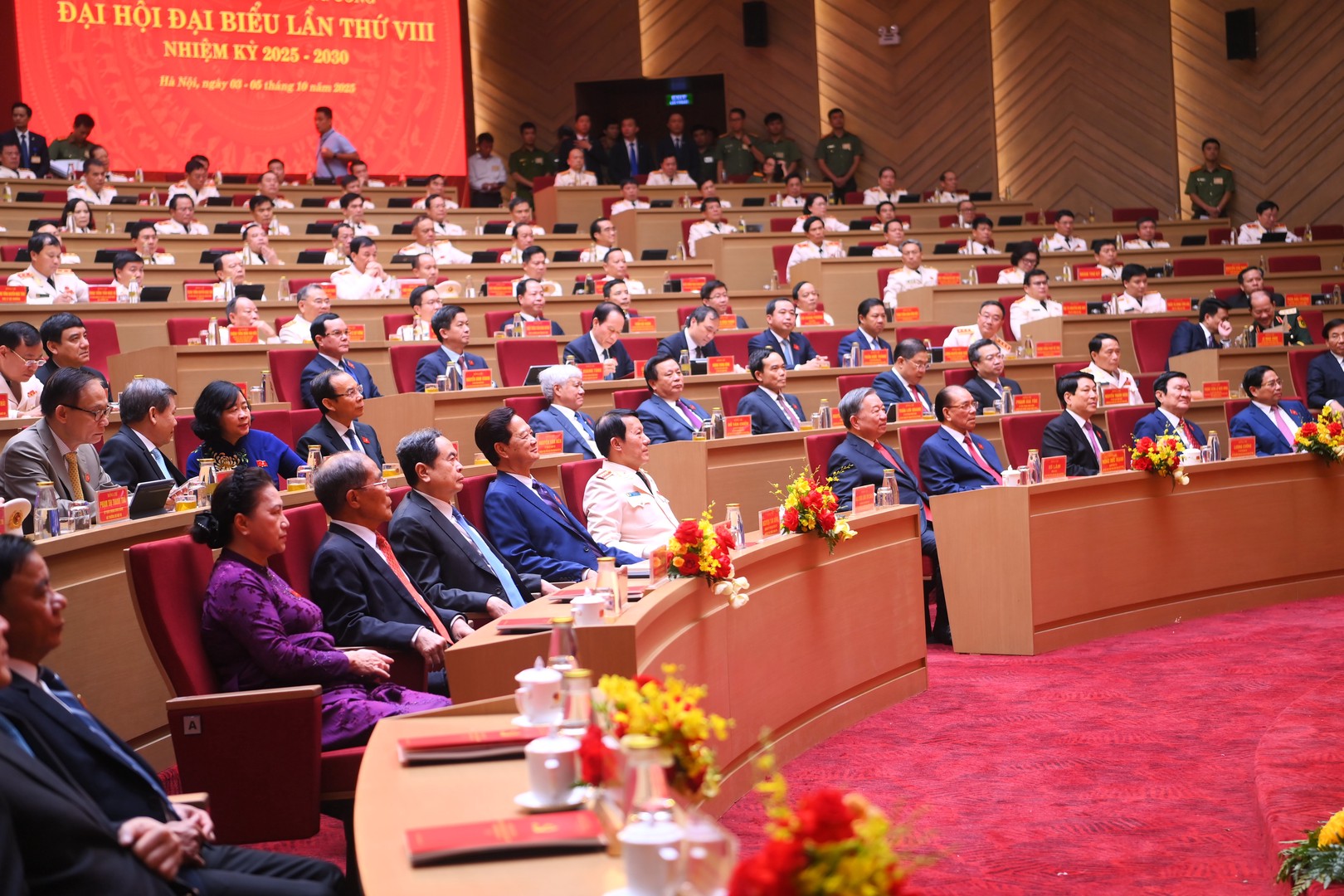 苏林总书记出席公安部中央第八次代表大会