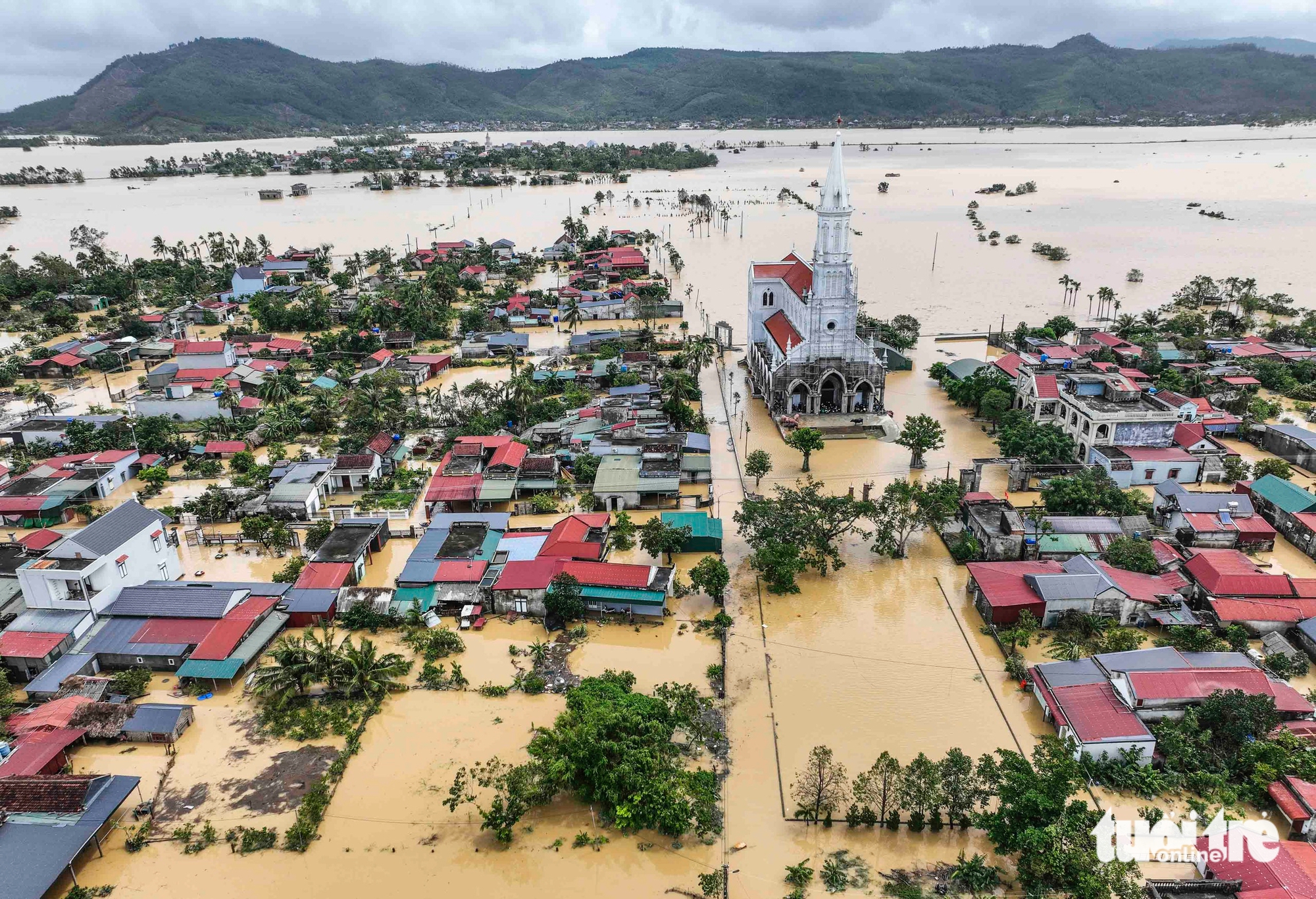 中部最深洪水地区令人难忘的居民景象