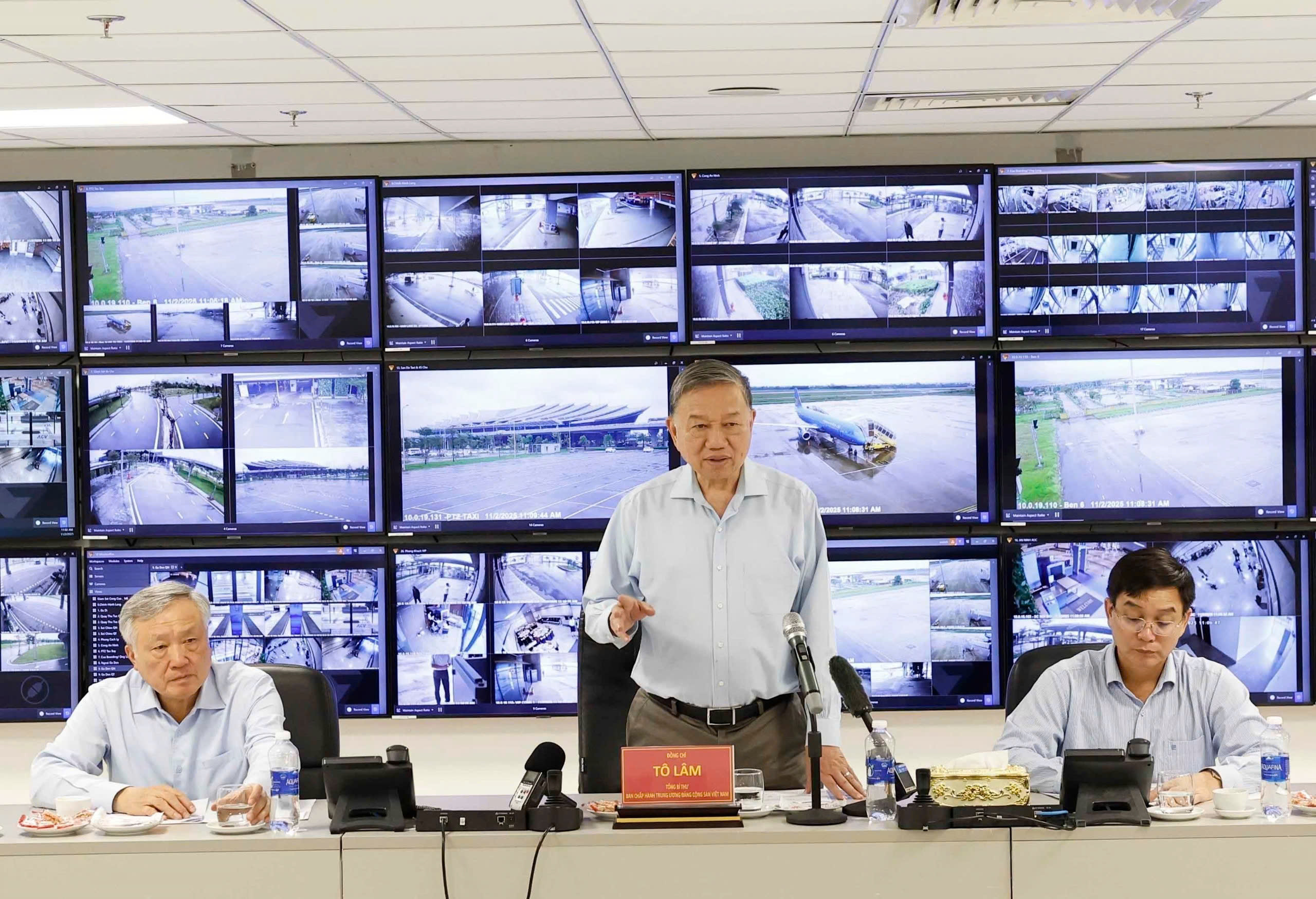 总书记苏林探望顺化市受暴雨洪水影响的居民