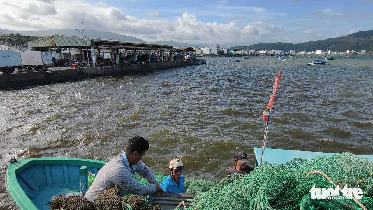 预计接近台风卡尔梅吉中心的地区如何应对？