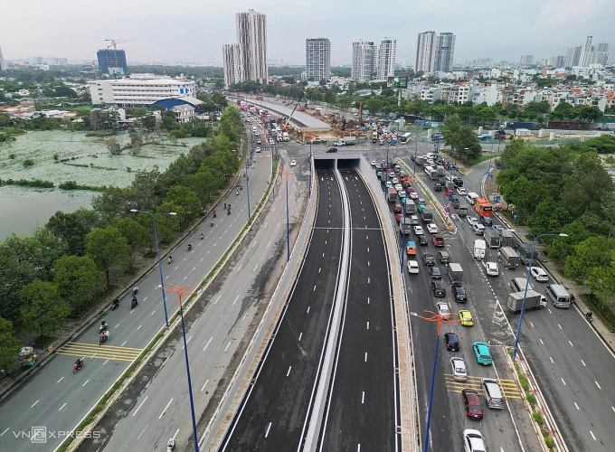 胡志明市最大交通枢纽项目隧道通车