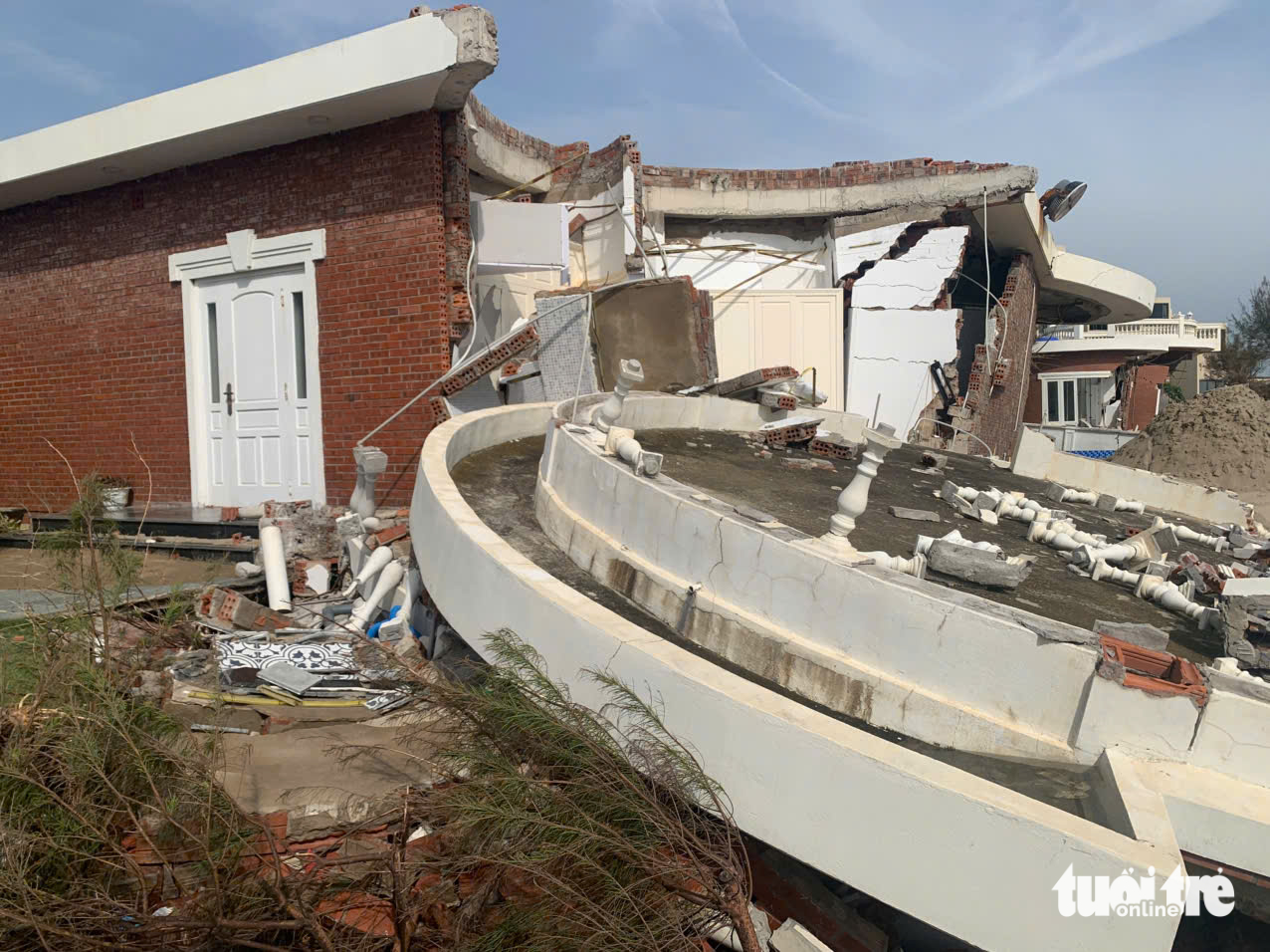 鉴定工程质量以评估风暴后一系列别墅倒塌和损坏的原因
