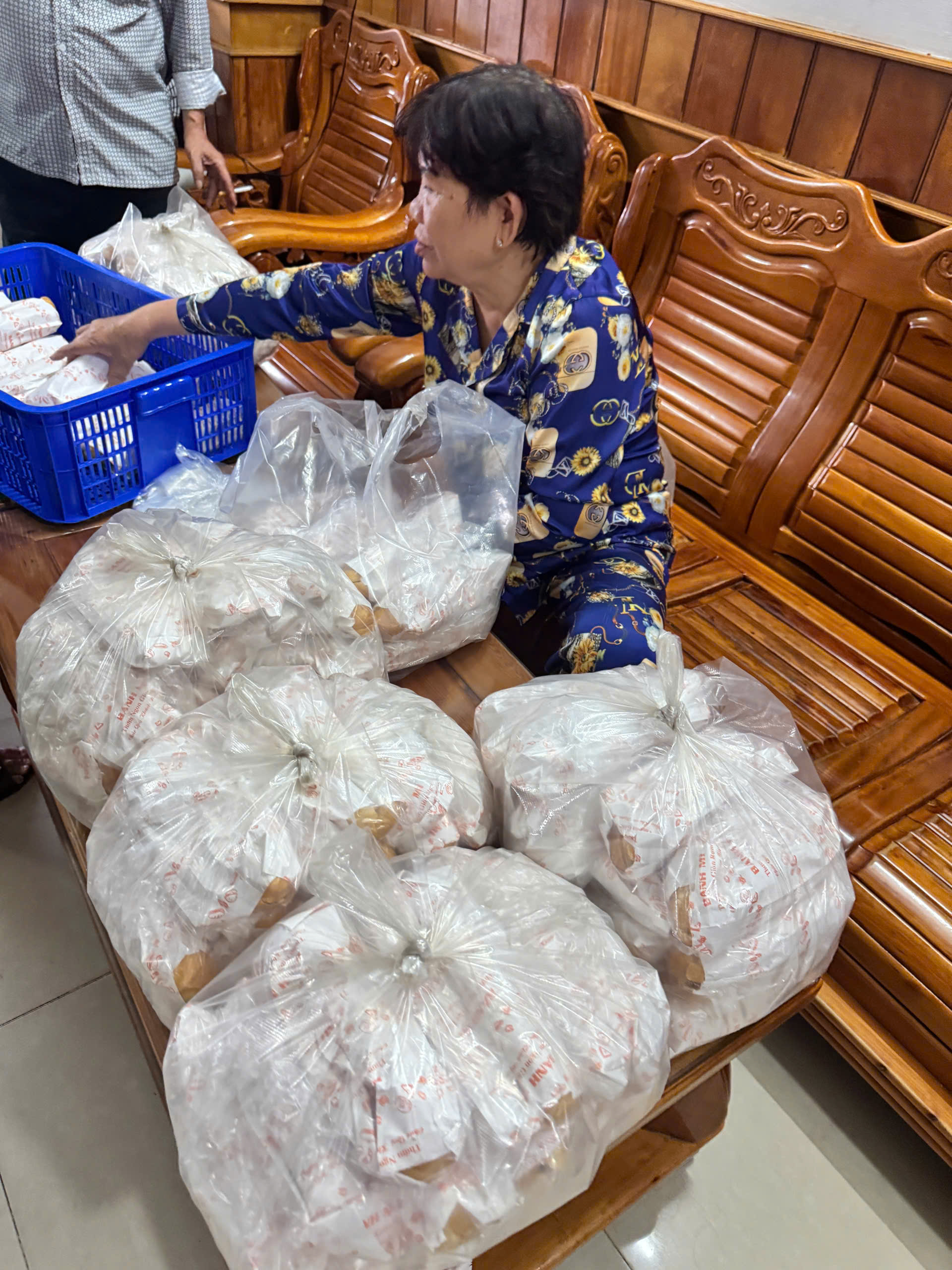 1000个鱼饼面包送往洪灾中心，中南地区急需更多保暖物品