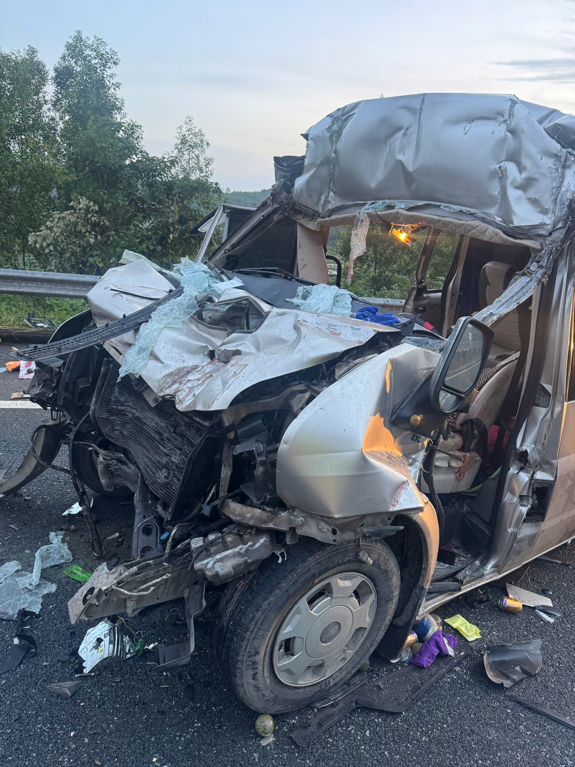 撞车致4人死亡：客车司机连续驾驶5小时，但高速公路上没有休息站