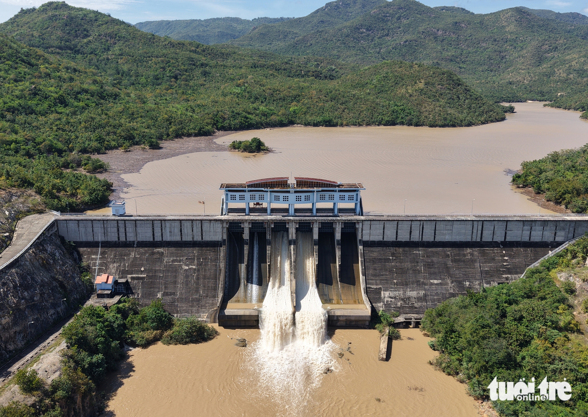 无人机拍摄平顺旧区曾创纪录泄洪的松瓜湖和龙松湖