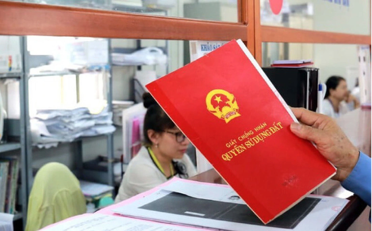 首次向村民颁发土地所有权证书的乡镇级别分权