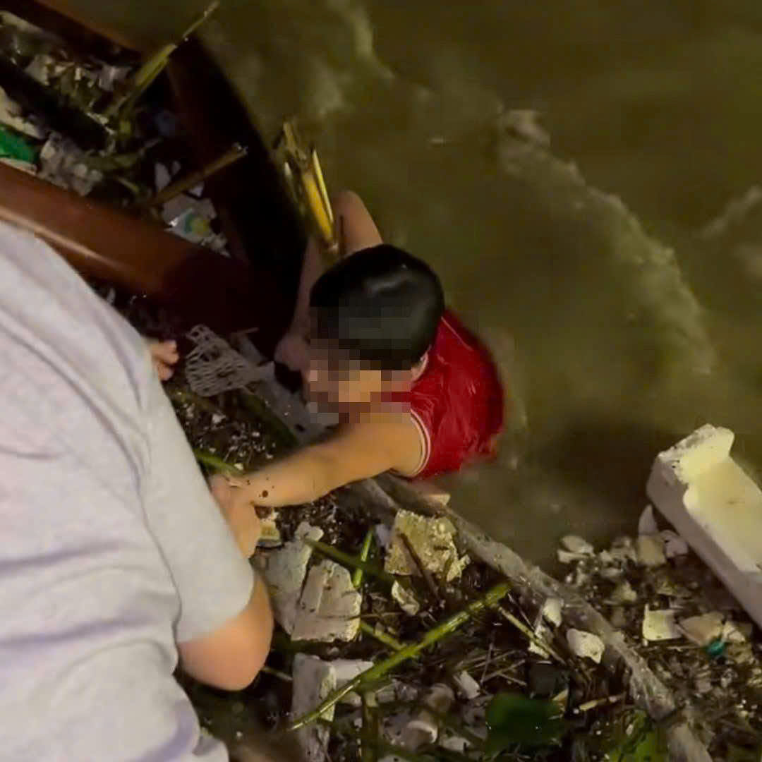 男孩‘从广南漂流到岘港被救活’是假消息