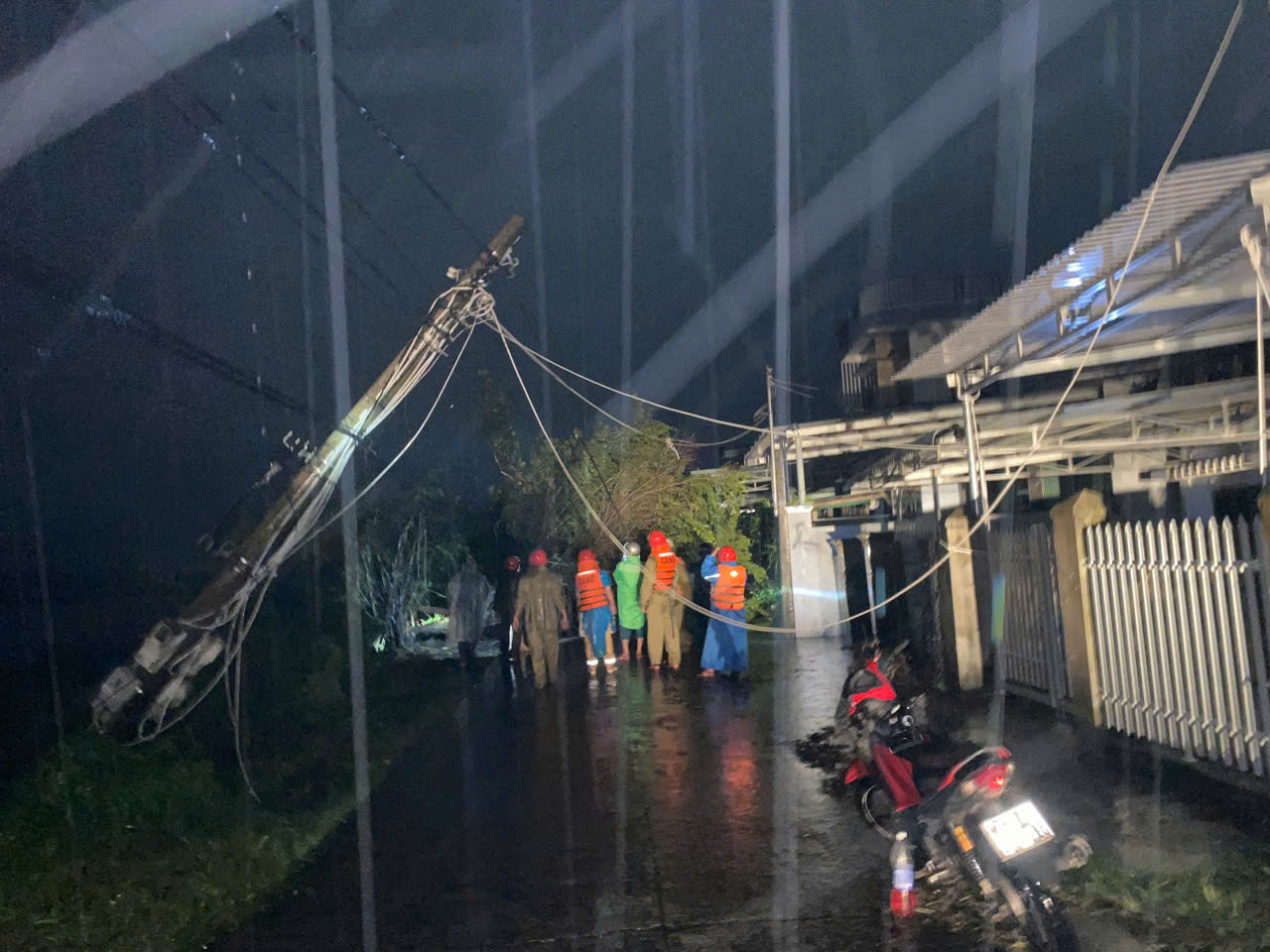 台风Kalmaegi在多地造成严重损失