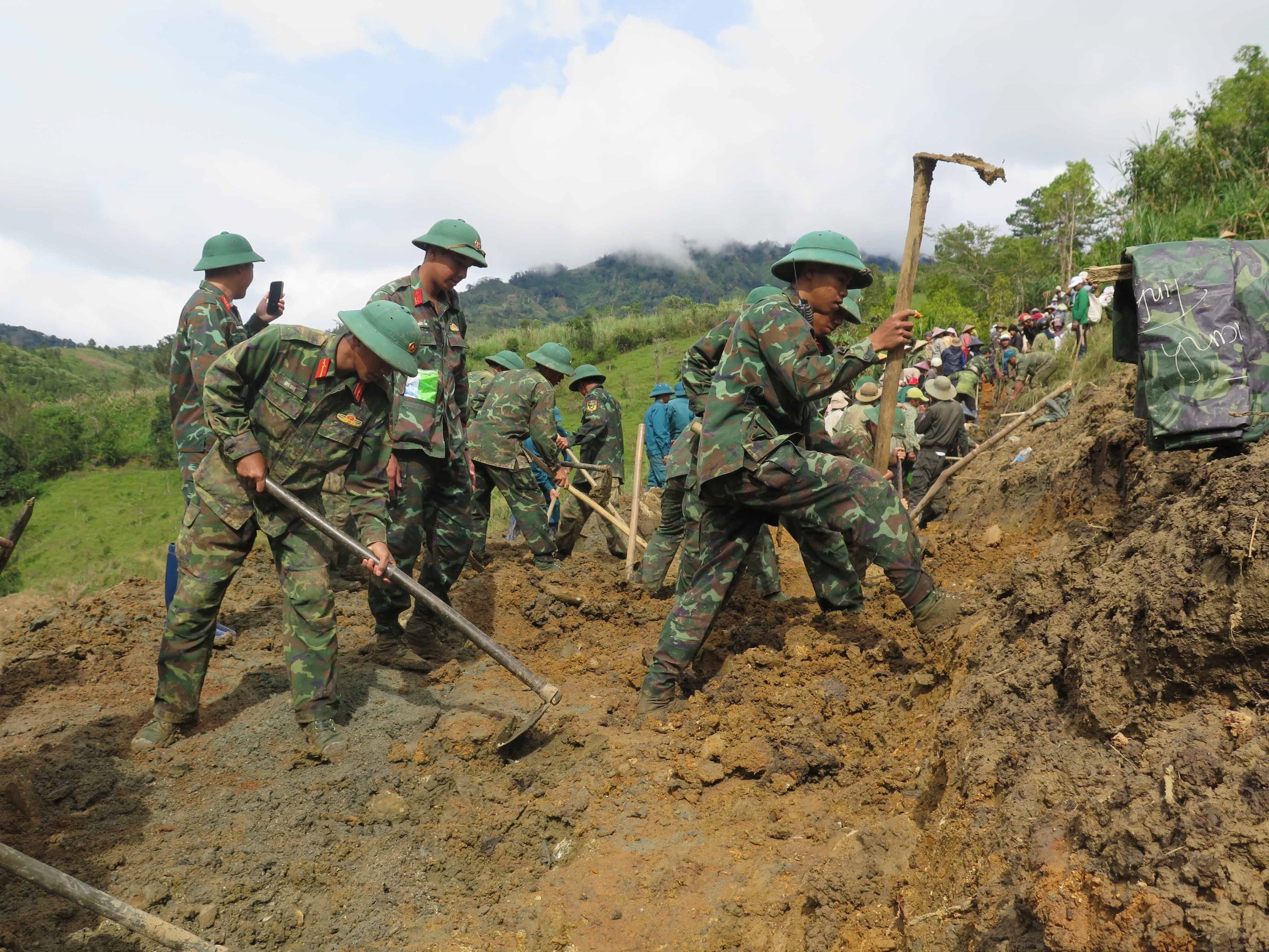 军队开辟道路，为广南省五个村庄解除孤立状态