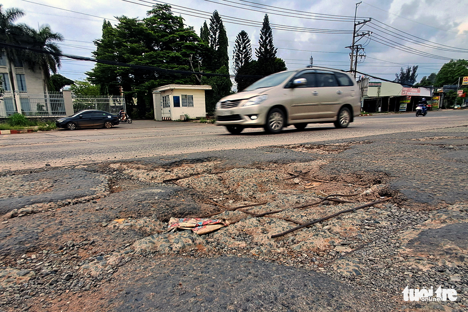 不要让民众一直抱怨51号国道是‘泥泞’的道路