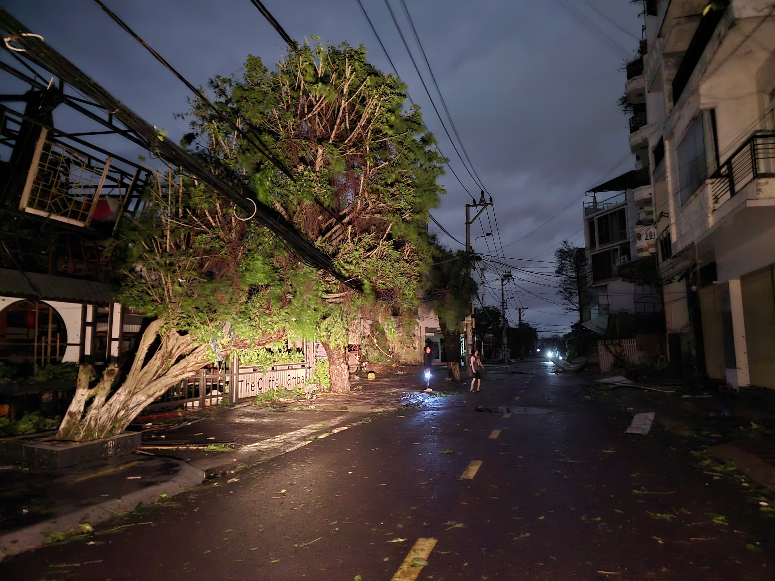 台风Kalmaegi在多地造成严重损失