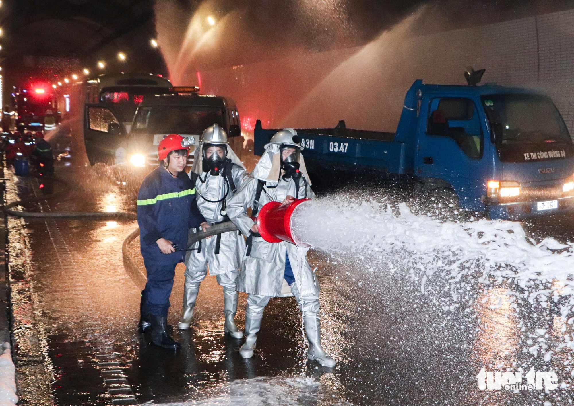 在海云隧道被困并发生大火时该怎么办？