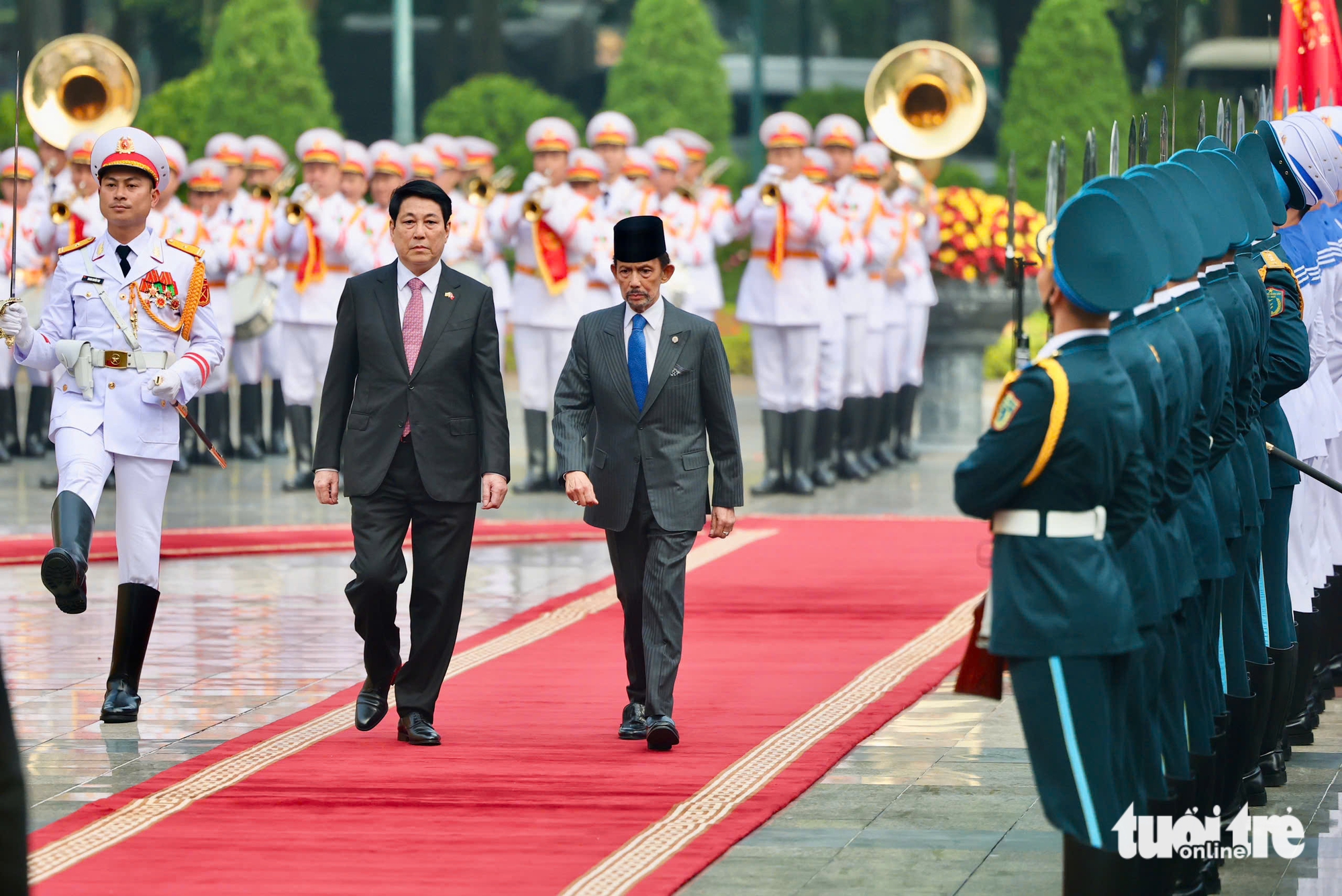 国家主席梁强主持迎接文莱苏丹仪式