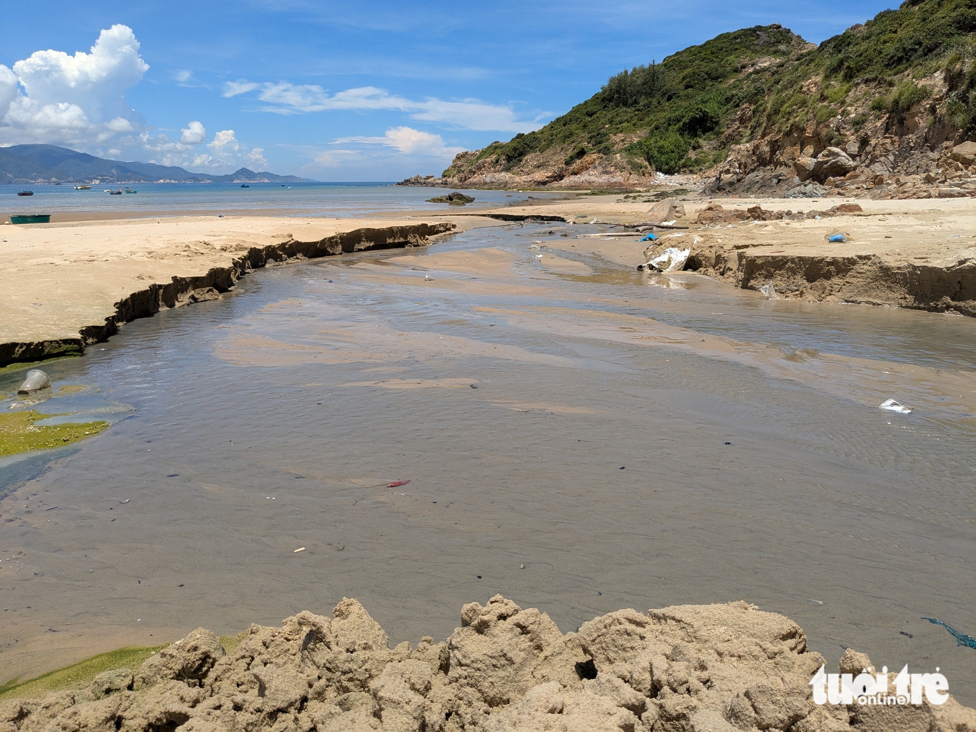 耗资近60亿越南盾的污水处理厂建成后，恶臭废水仍直接排入归仁海