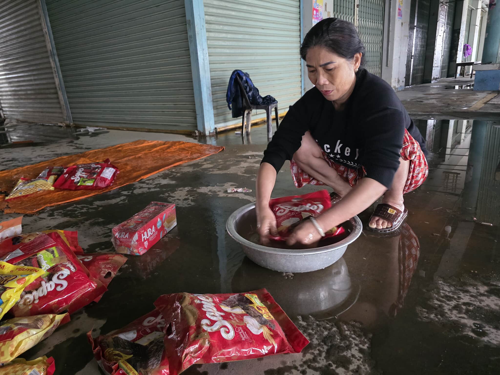 庆和省洪水逐渐退去；国道1号拥堵20公里