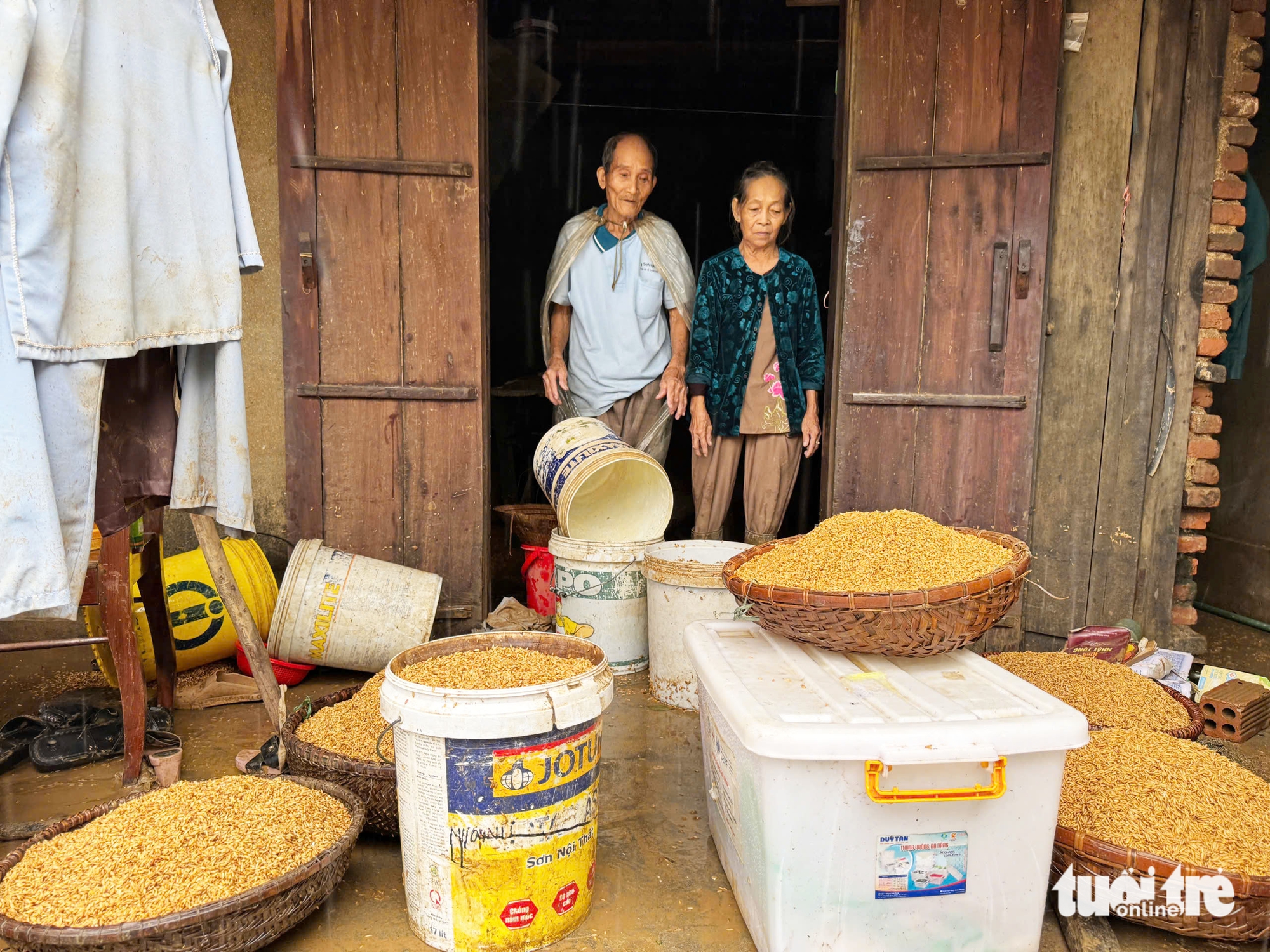 令人心碎的画面，从和盛洪水中心传来的悲痛