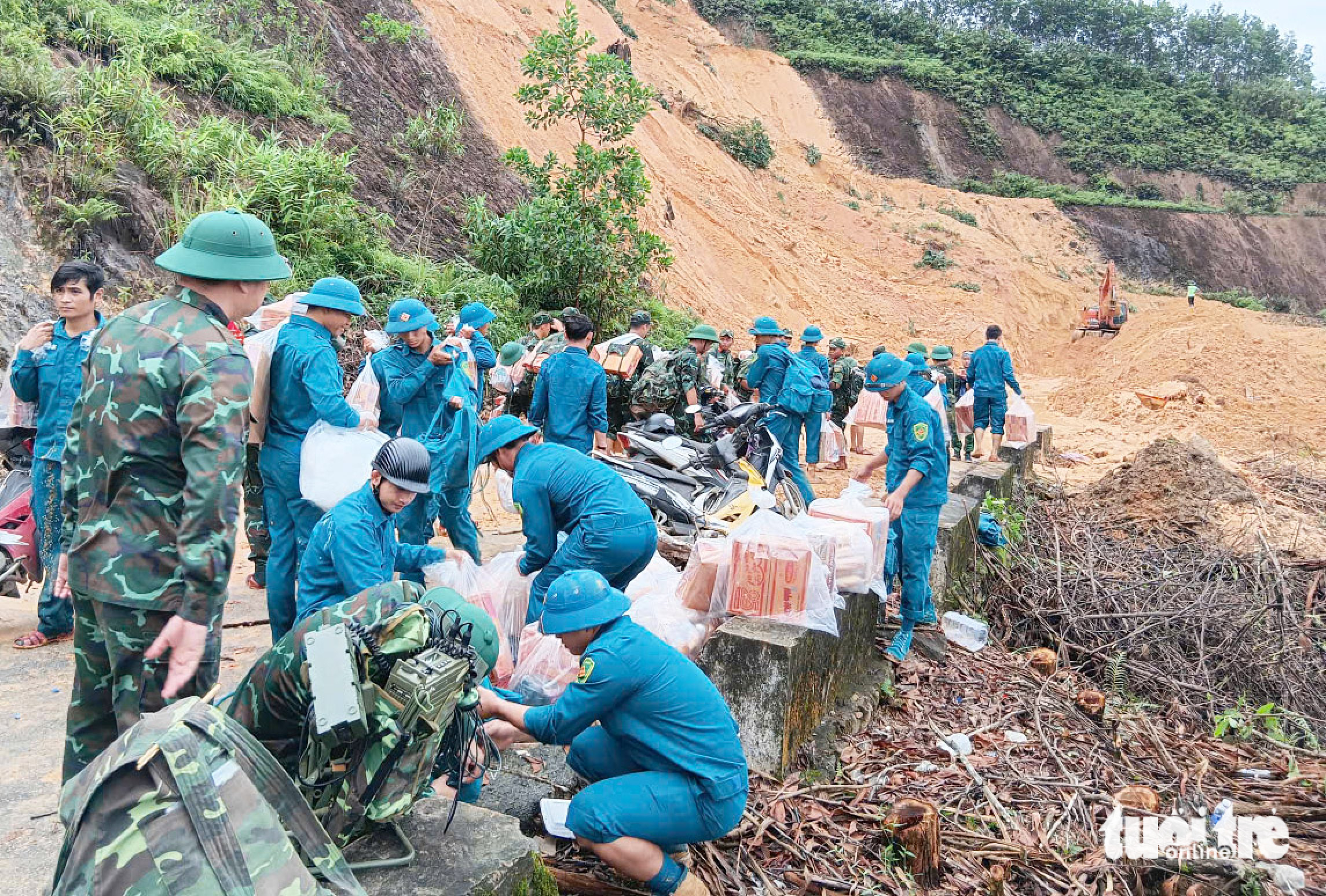 在洪水和山体滑坡后重新站起来,戈诺伊的居民并不孤单