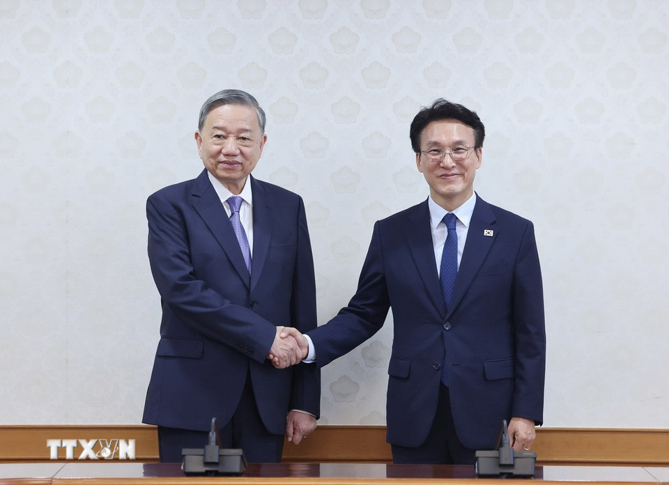 韩国总理：正在积极考虑简化越南公民签证