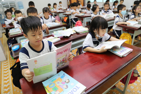 免费教科书：高度共识，但担忧‘旧书、管理难’