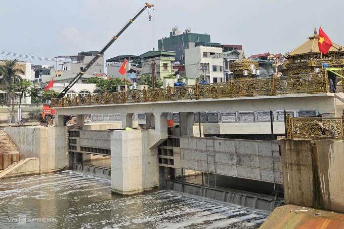 从Yên Xá工厂向Tô Lịch河补充水源