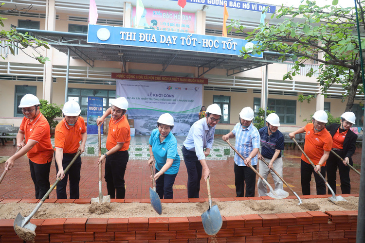 超过30亿越南盾复兴嘉莱省洪水灾区学校