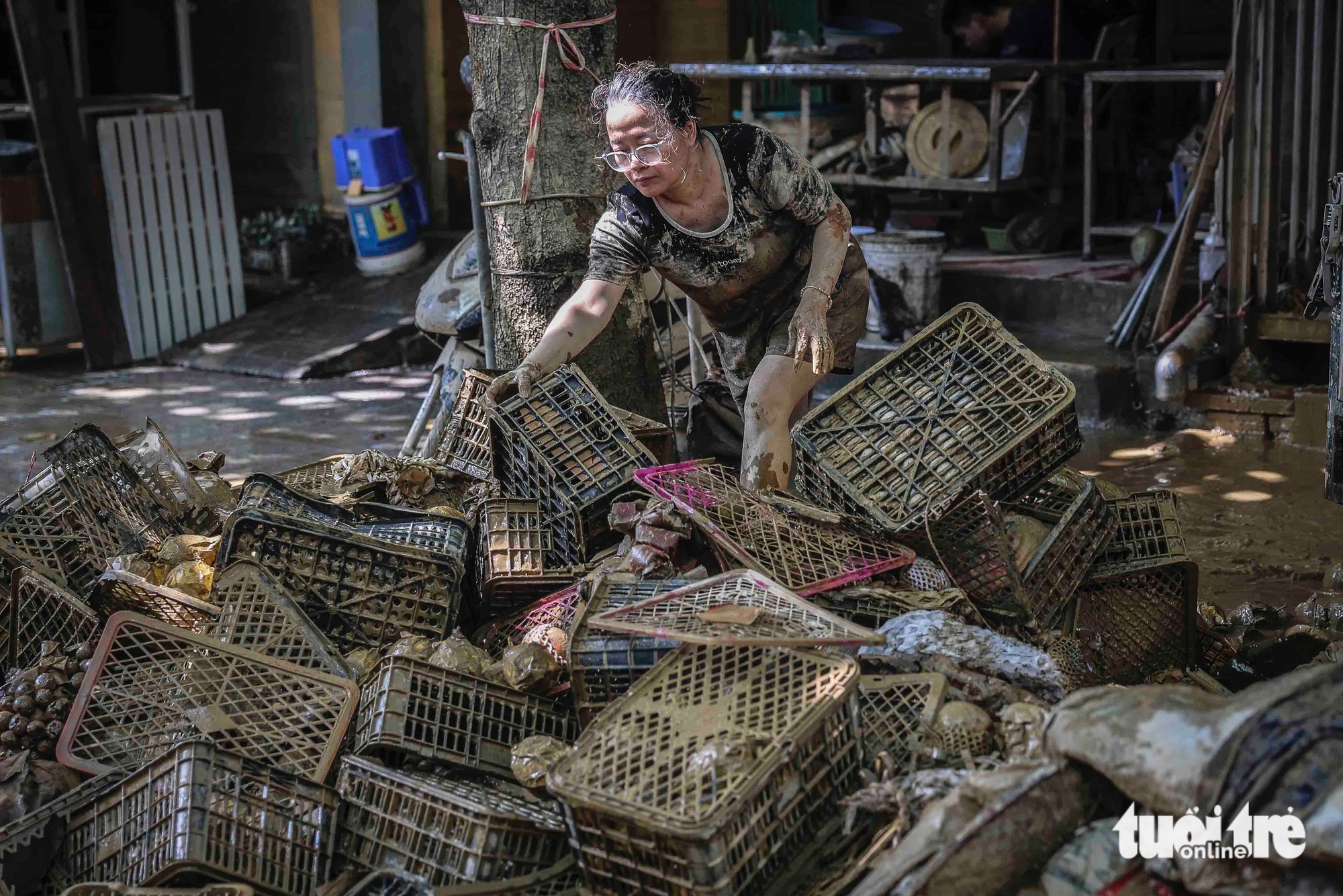 太原洪水过后：小商贩一无所有，街道泥泞不堪的悲惨景象