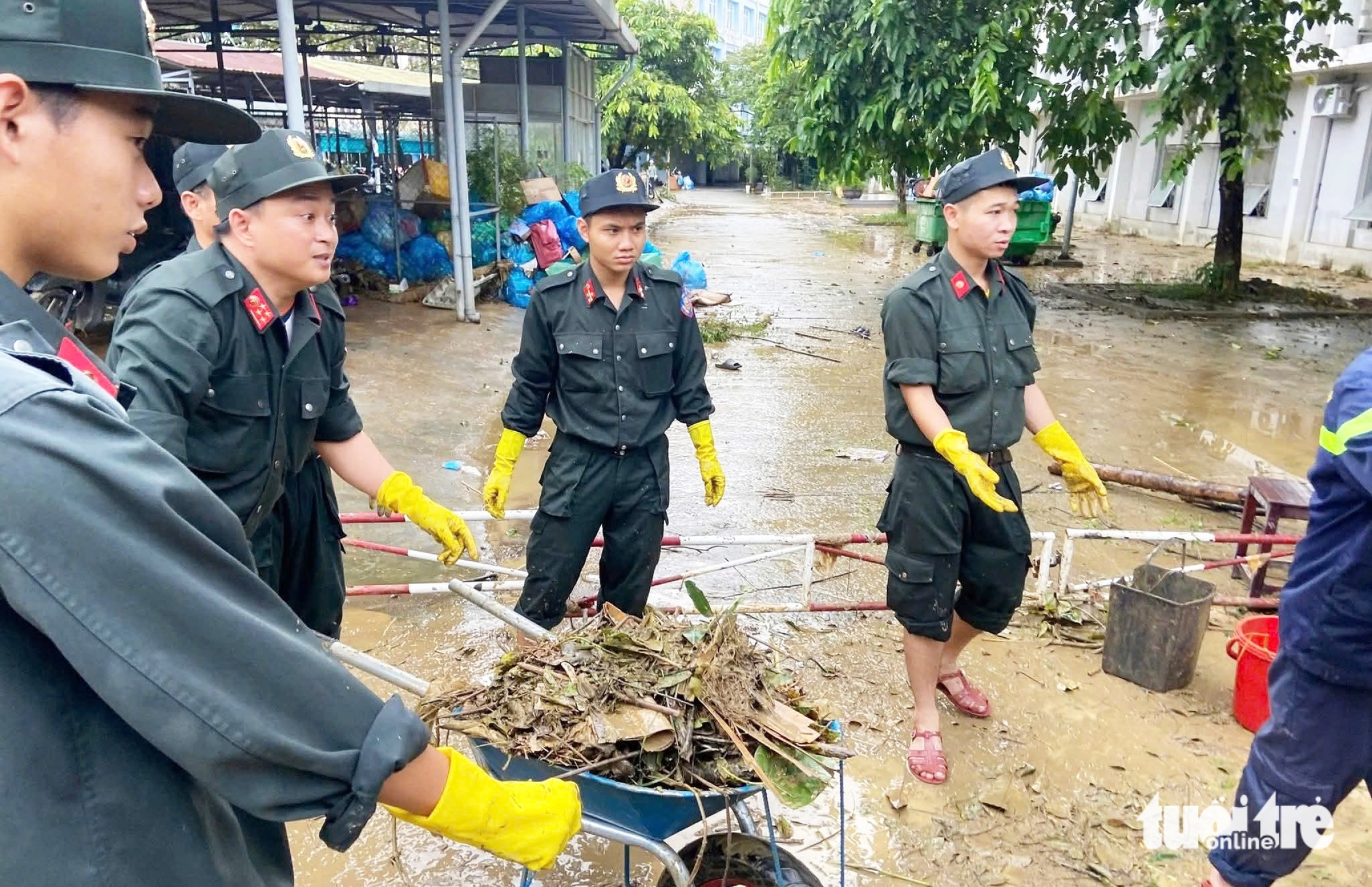 在洪水和山体滑坡后重新站起来,戈诺伊的居民并不孤单