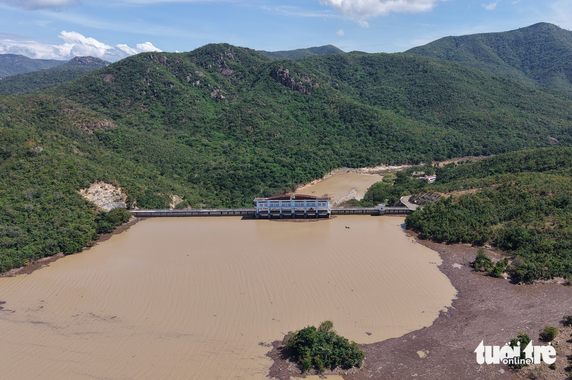 无人机拍摄平顺旧区曾创纪录泄洪的松瓜湖和龙松湖