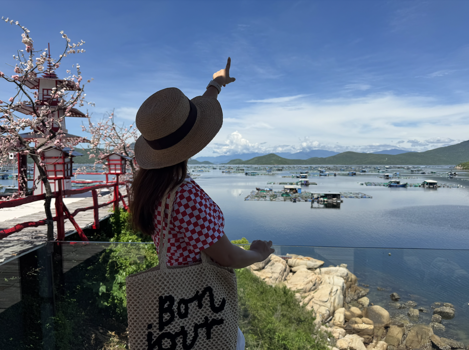 云峰湾最美丽的寺庙：四面环海，尽情打卡迎风