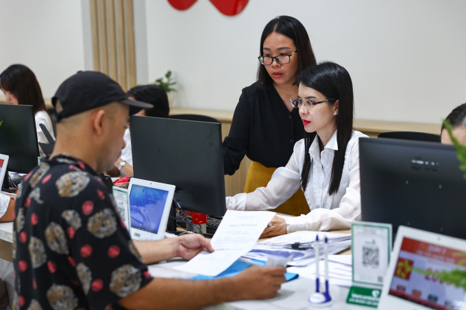 解决乡镇级别'干部过剩但专业人员短缺'的问题