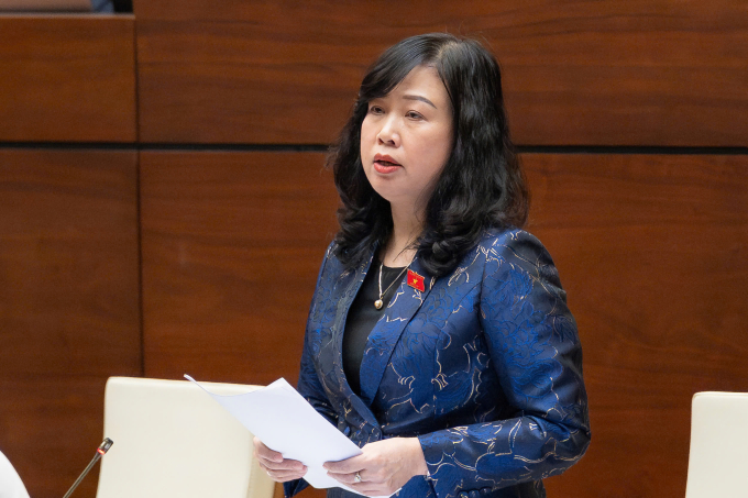 卫生部长：将逐步提高医务人员的津贴