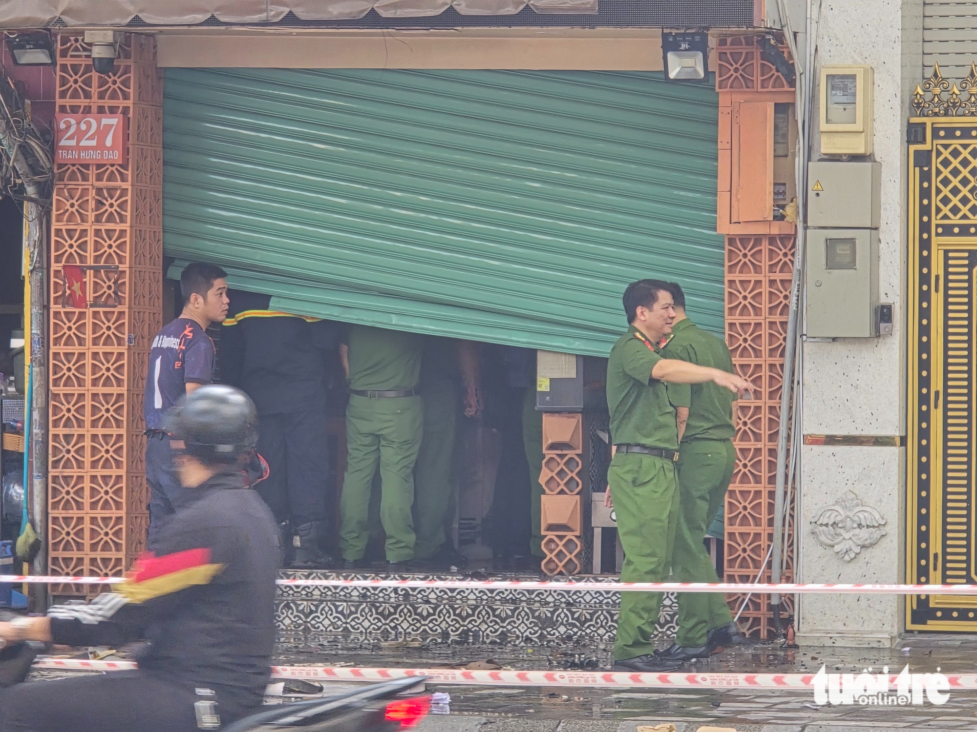 胡志明市公安在螺蛳粉店火灾致4人死亡后提出防火解决方案