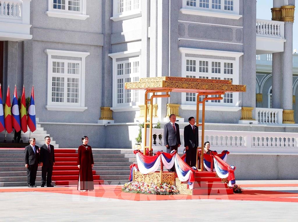 老挝以国家元首最高礼仪迎接苏林总书记