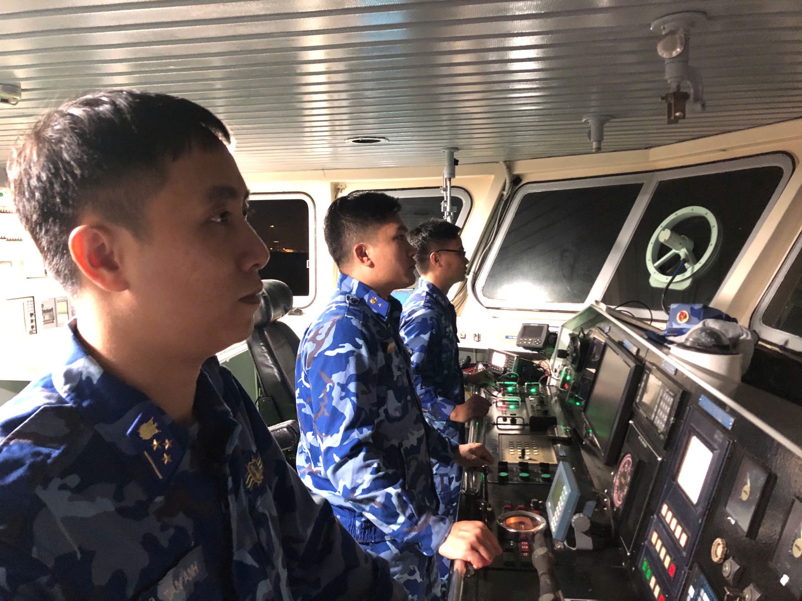 渔船在海上沉没，7人获救，1人失踪