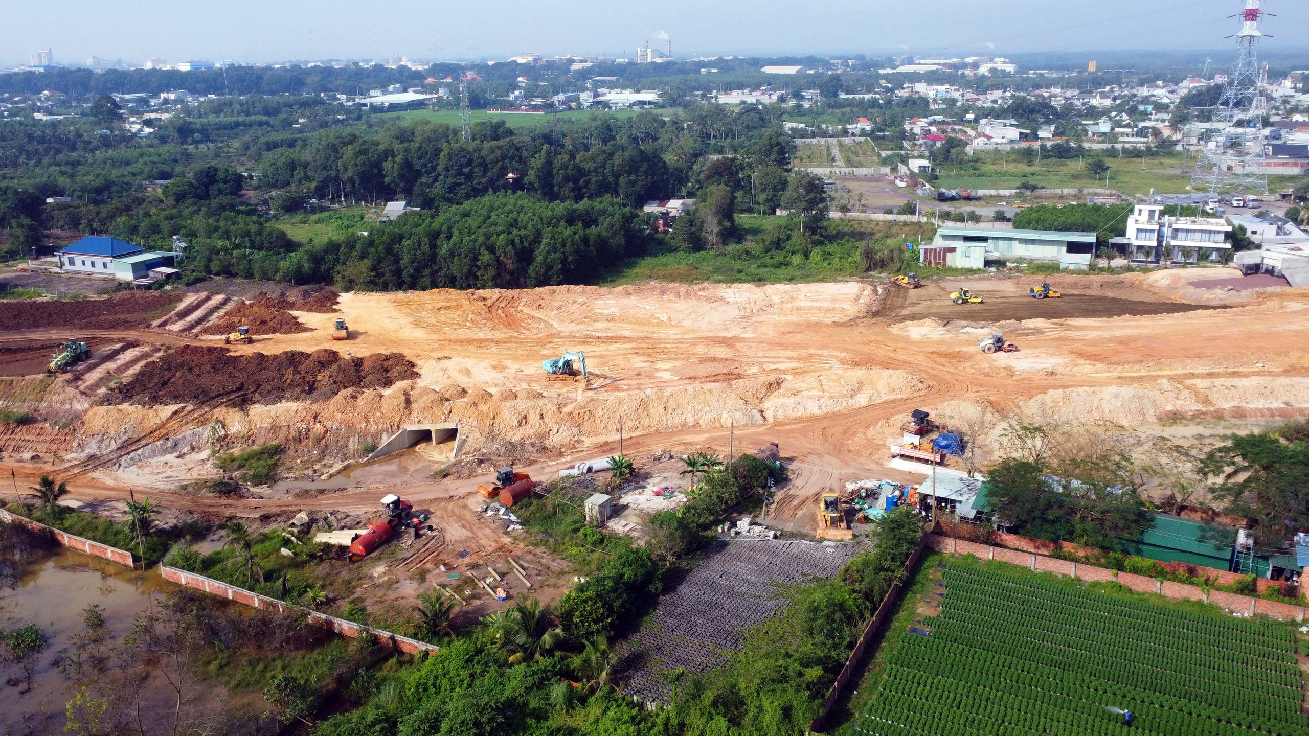 距离通车还有近2个月，边和-头顿高速公路的形态如何？
