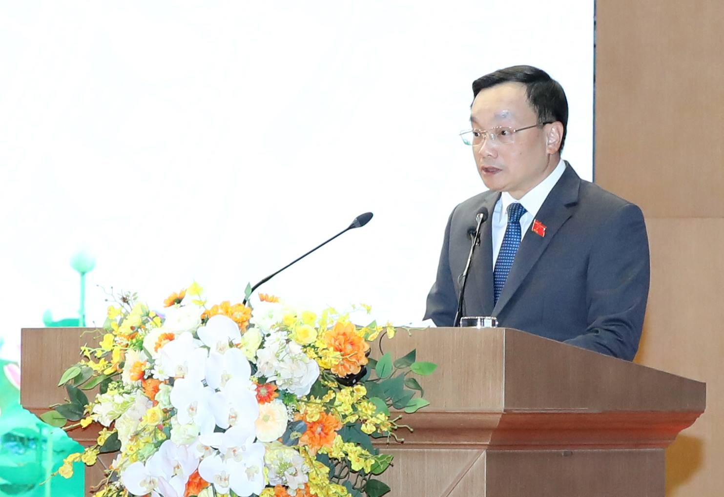 财政厅厅长在老街省省委书记-省人民议会主席质询后请求吸取经验