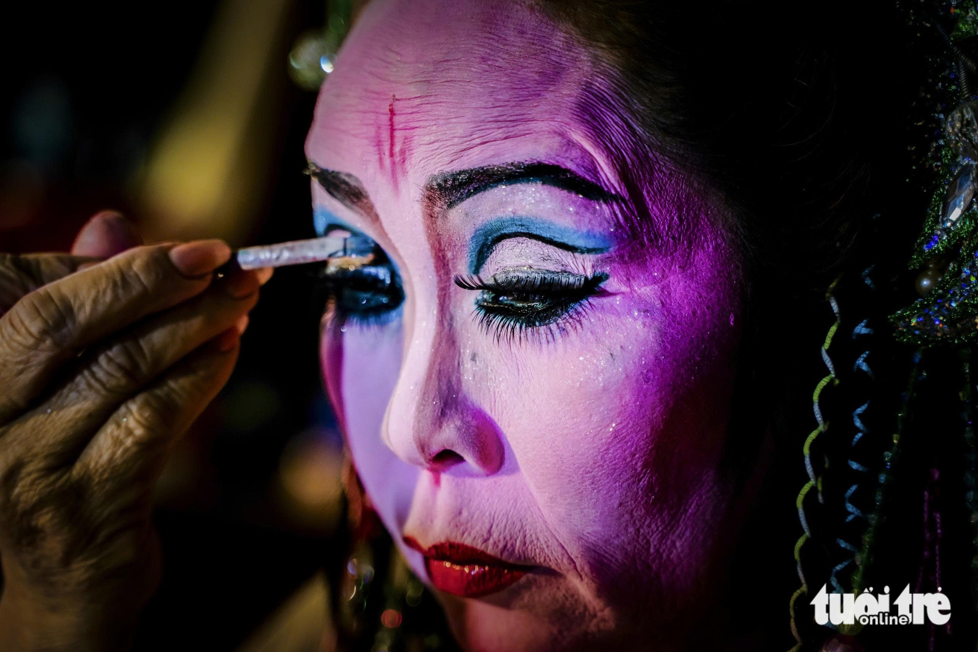 平定省独特的戏剧面部绘画艺术