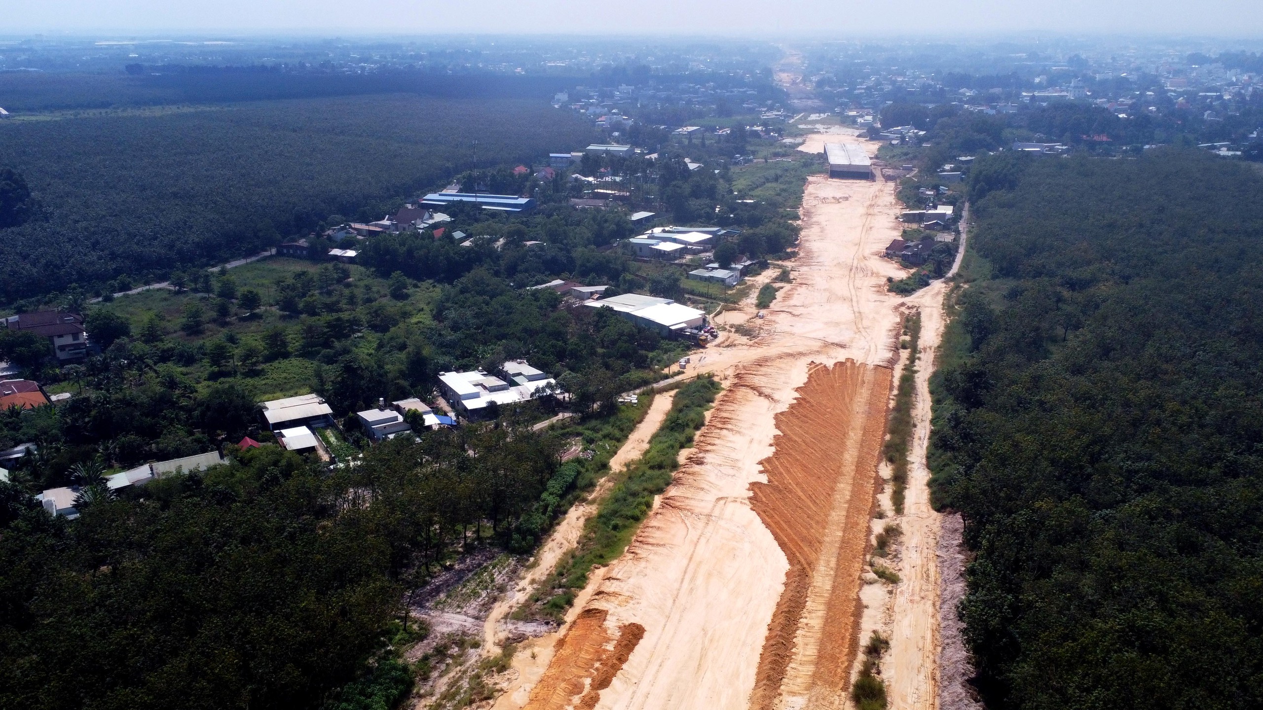 距离通车还有近2个月，边和-头顿高速公路的形态如何？