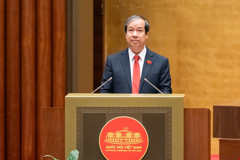 国会决定从2026-2027学年起全国统一使用一套教科书，取消初中毕业证书