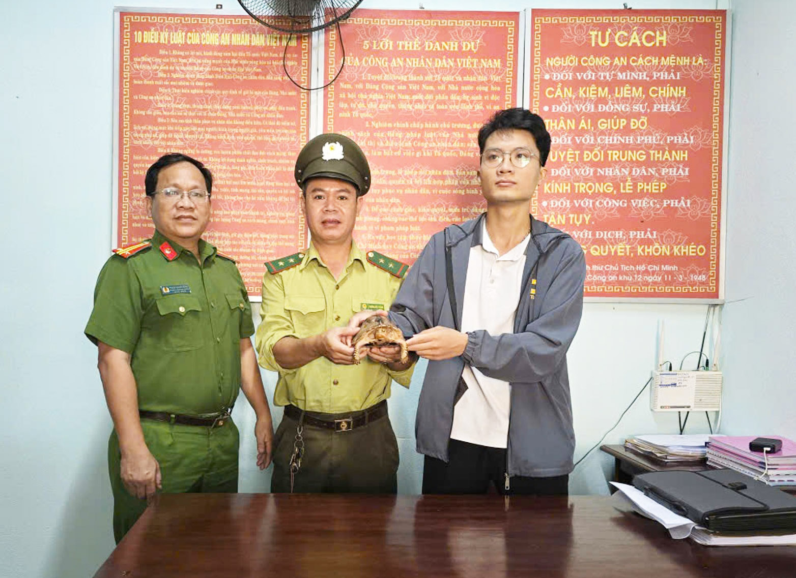 在出租区附近发现珍稀龟，居民交给公安