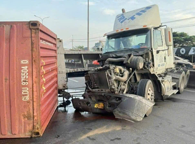 胡志明市-同奈省连接国道事故后拥堵10公里