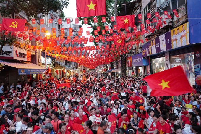军民在巴亭和谐共鸣