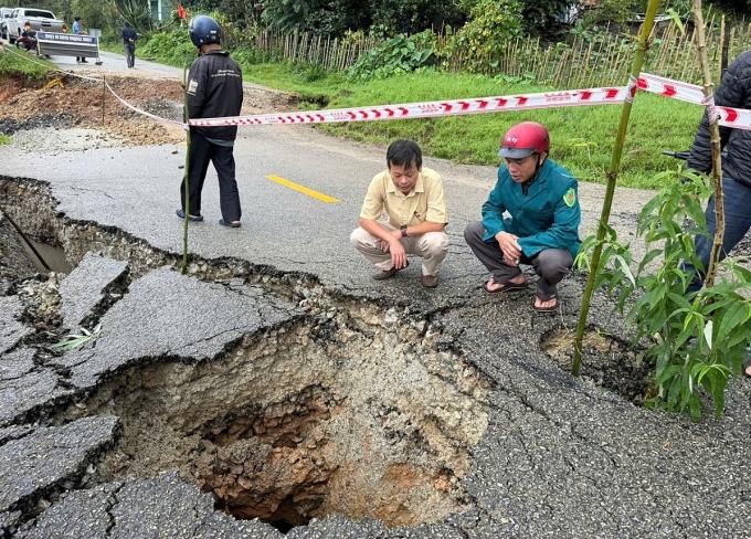 连接岘港与广义的国道严重塌陷