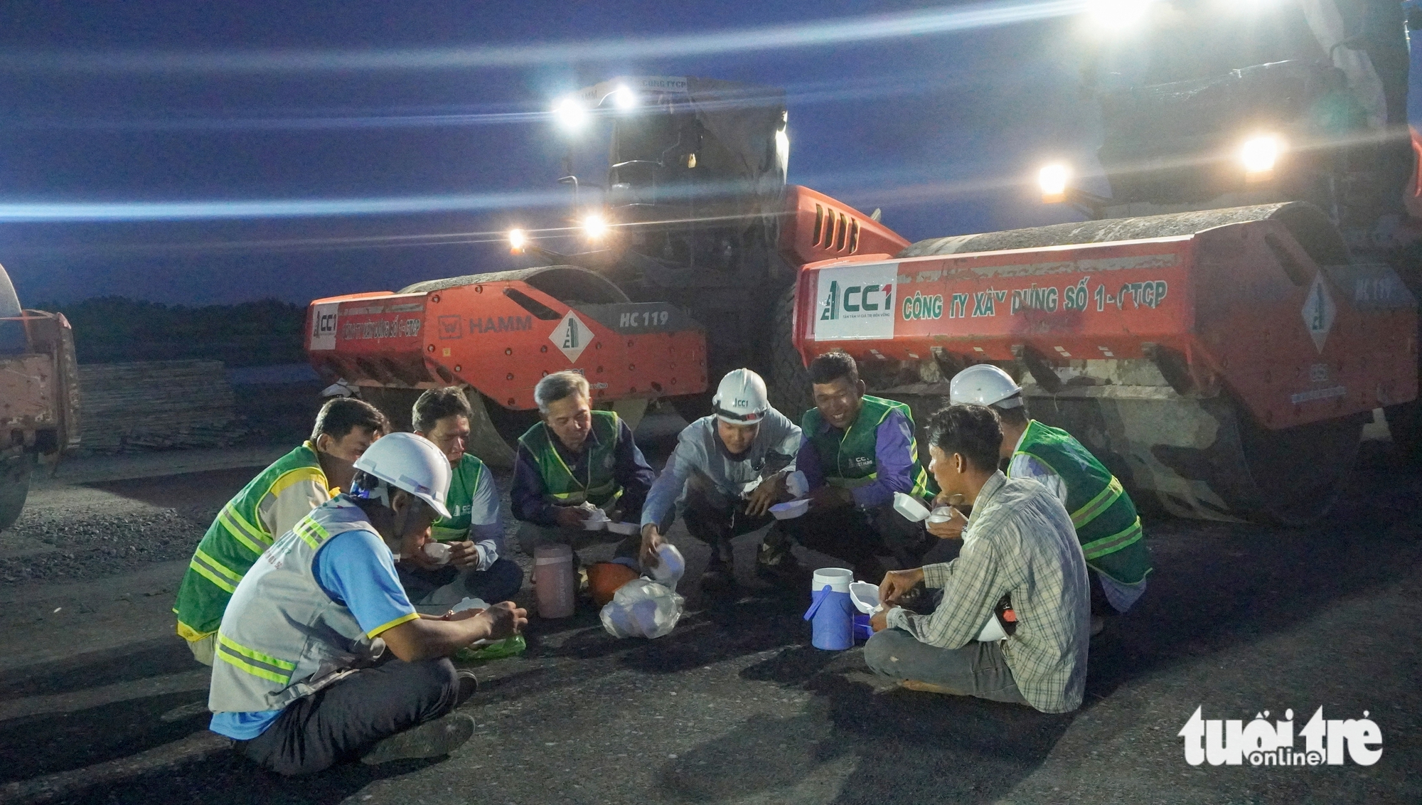 2100人连夜工作，14天后芹苴-金瓯高速公路将实现技术通车