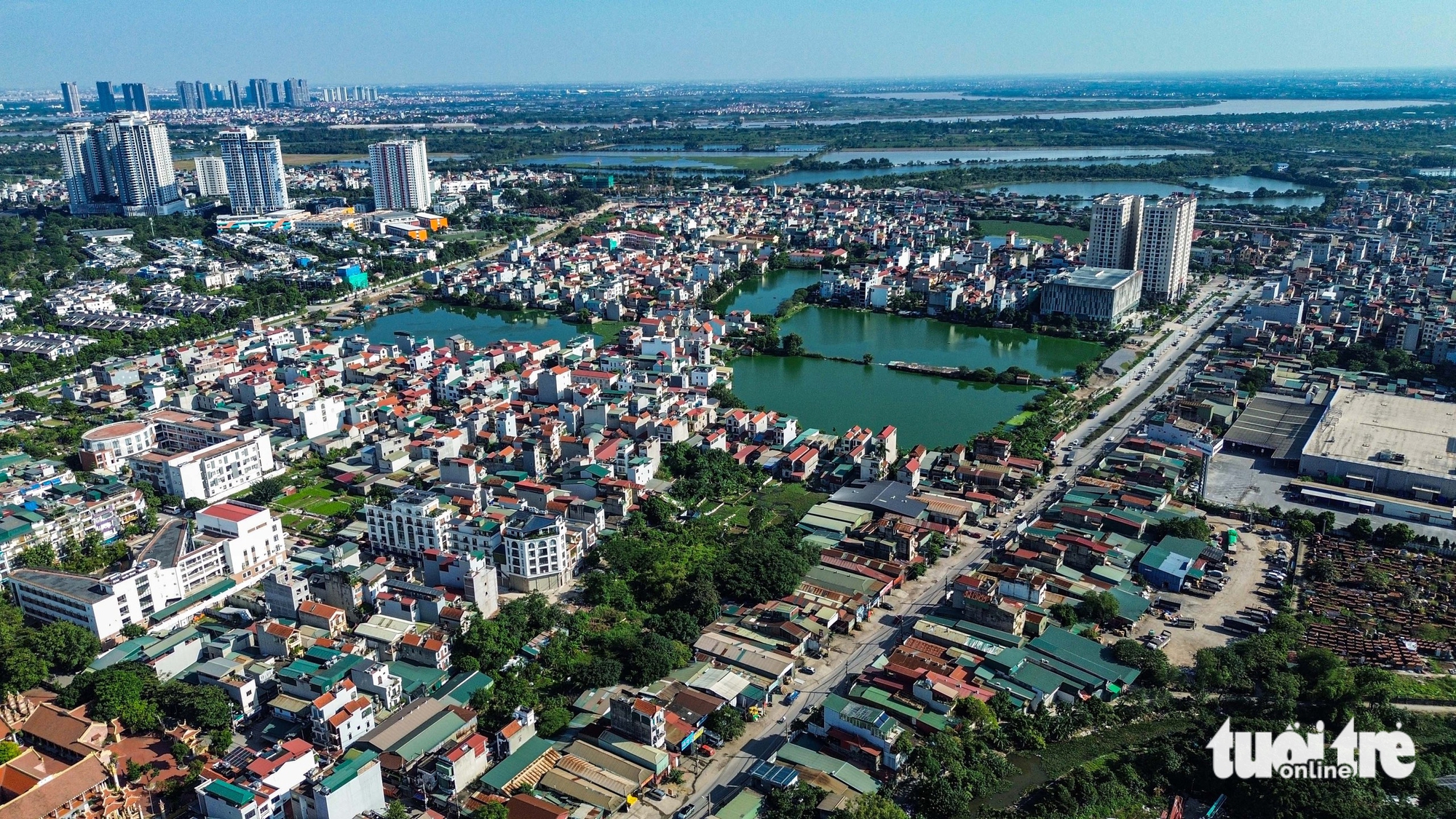 连接三条环线的道路在扩建9年后依然凌乱，居民因灰尘和垃圾感到窒息