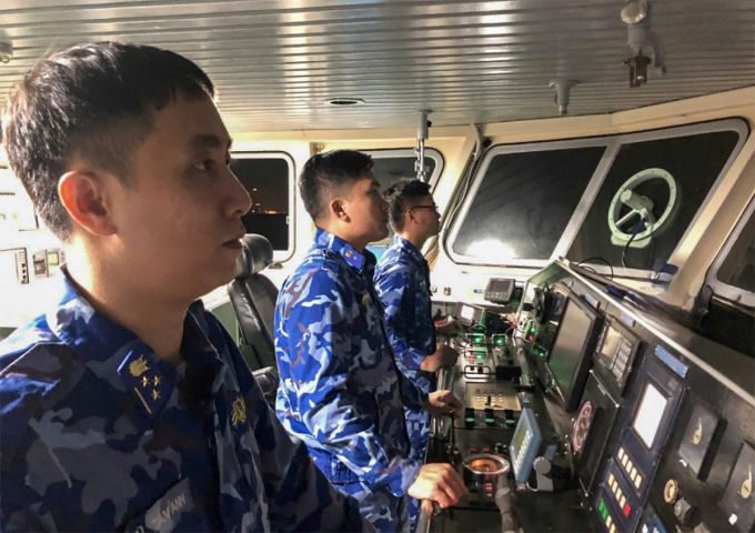 渔船沉没，8人遇险