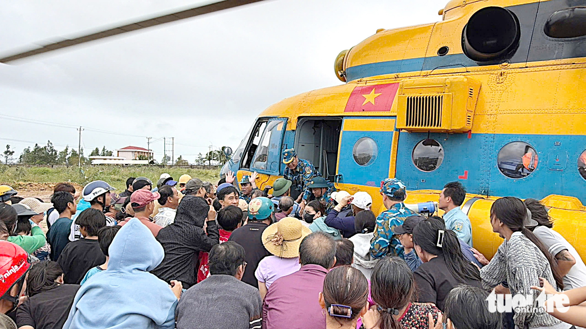 洪灾中心等待重建的悲伤地区